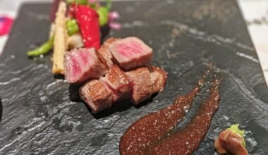 Anyone know what kind of sauce this is served with the steak?