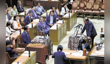 Confusion within the LDP over the Prime Minister's policy change... CDP leader Noda's proposals accepted one after another