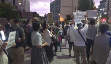 "#IshibaDon'tResign" demonstration for the second week in a row: Hundreds of people shout "Hang on Ishiba!" in front of LDP headquarters. Reason given by organizer of the event