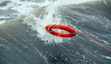 With water accidents involving foreigners rising in Japan, what precautions are needed?