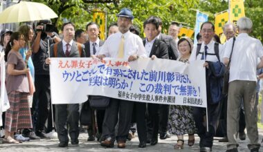 Japan court acquits man of 1986 schoolgirl murder in retrial; Shoshi Maekawa (60) who served seven years in prison after being found guilty of the 1986 murder of a junior high school student was acquitted Friday at the conclusion of a retrial at Kanazawa branch of the Nagoya High Court.