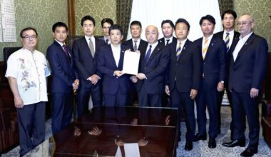 Minority Ruling Parties Face Tough Going as Extraordinary Diet Session Begins; Opposition Parties Face Unity Issue