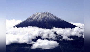 A 75-year-old man dies on a climbing tour at the 7th station of Mount Fuji's Yoshida trail, marking the first death this season on the Yamanashi side