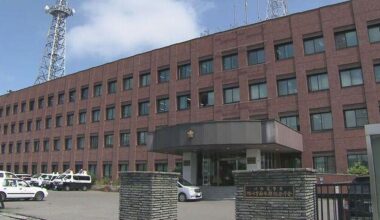 Two Chinese men reported themselves lost on Mount Tokachi in Hokkaido's Daisetsuzan mountain range, claiming they were "too exhausted to move"