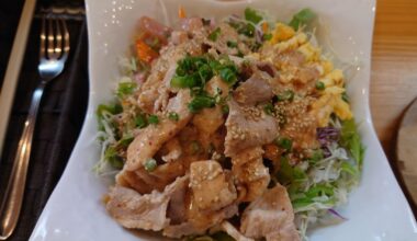北海道登別豚の冷やしラーメンと登別の鹿ジビエステーキ