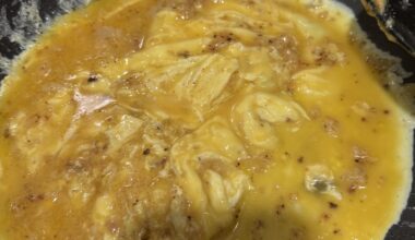 Day 1 of making meals with miso ☺️ - scrambled eggs with miso (thanks everyone who left a comment for my question yesterday "what to do with miso paste?")