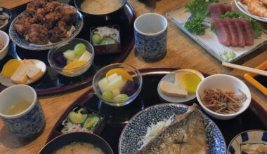Teishoku, tuna sashimi and tempura udon