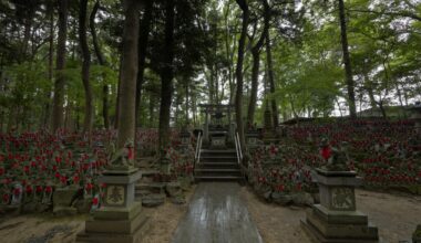 Rainy day at Toyokawa Inari's Reiko-zuka