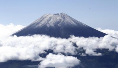 Man Dies on Mt. Fuji While Descending from Peak; 2nd Death on Yamanashi Prefecture Side This Season