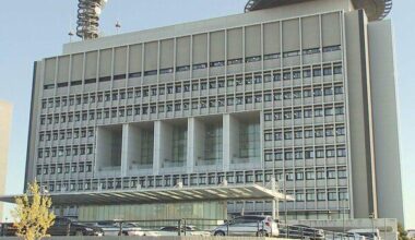 Police officer arrested for allegedly attempting to upskirt a 26-year-old woman in a shopping mall