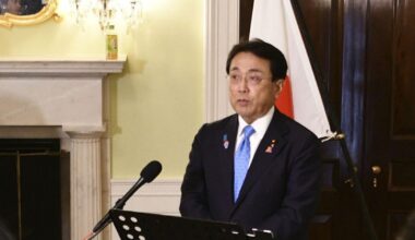 "The US will revise its mutual tariff increase," says Akazawa, along with the presidential order lowering automobile tariffs.