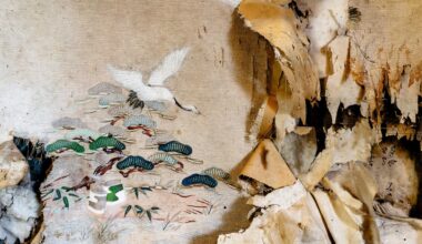 Traditional Fusuma-e (pictures door) used a scratch post (full house in description)