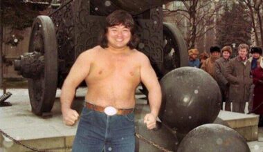 A happy Shinya Hashimoto poses in front of a cannon in Moscow during the winter of 1989