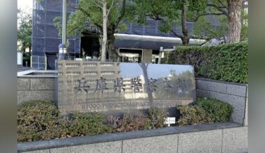 Female police sergeant receives scam phone call, disguises herself as "elderly mother" in a white wig and goes to cash delivery location