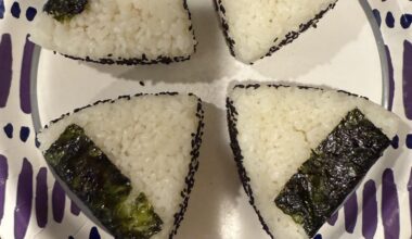 I made salmon stuffed onigiri.