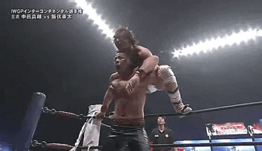 Ibushi being a good guy and helping Nakamura into the ring.