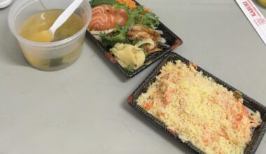 Ordered sushi for my lunch break 😍 (salmon and eel sashimi, miso soup, and spicy kani salad)