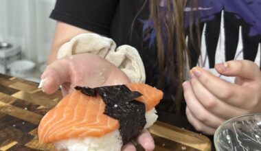 My girlfriend wanted to make a giant nigiri…