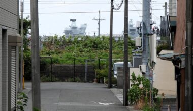 British aircraft carrier Prince of Wales arrives in Yokosuka
