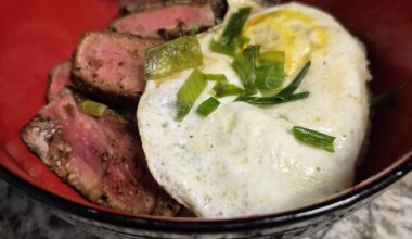 Yakinku rice bowl with egg