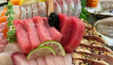 Sushis are the best food in the world. 🍣