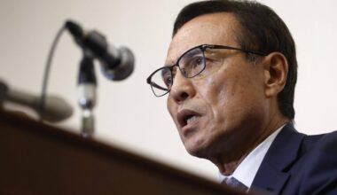 Niinami, a tough and respected leader, remains at helm of Keizai Doyukai for now
