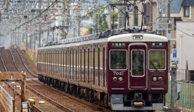 Hankyu to decrease the number of low air conditioned car from 2 cars to 1 car starting August 4th.