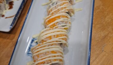 I thought Sushi has that dark green thing? seaweed?