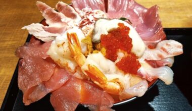 3000 jpy Seafood bowl at MAROOT, Toyama
