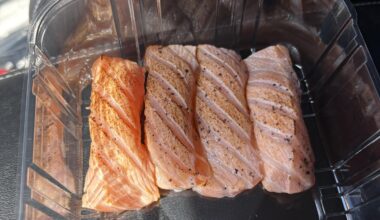 Whats the sauce that chefs put on the sushi pieces?