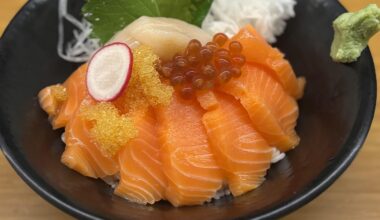 My favorite sushi place calls this Hokkai-Don