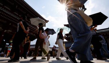 Searing heat in Japan to persist for a month, boosting power use