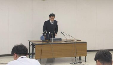 A 52-year-old police inspector accused of kissing a 20-year-old female police office employee and grabbing her hand and forcing it against his body. Inspector denies the charges (Fukuoka Prefectural)