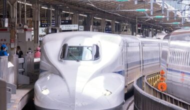 Tokaido Shinkansen reservations now available via LINE from October 4th, with PayPay as the only payment option but priced cheaper than ticket machines