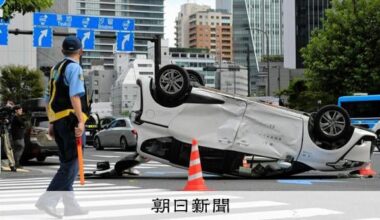 Taxi overturns in Akasaka, Tokyo after colliding with a car. Four passengers taken to a hospital