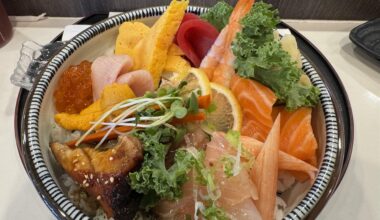 Beautiful chirashi bowl for dinner