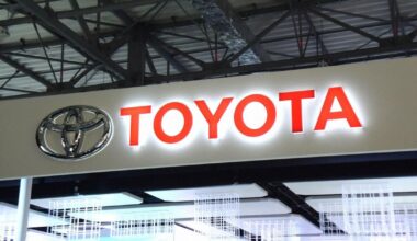Toyota to inform Trump of plan to import U.S.-made vehicles to Japan