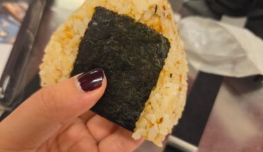 how to get onigiri like this?