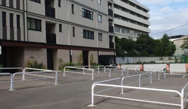 Can someone explain me why so many places here have these fenced-off concrete islands