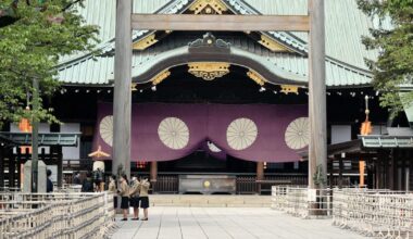 Japanese Cabinet ministers skip Yasukuni shrine visit during autumn rite