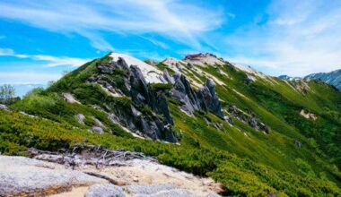 Mountain climber in Nagano reaches summit and throws back out tying shoelaces