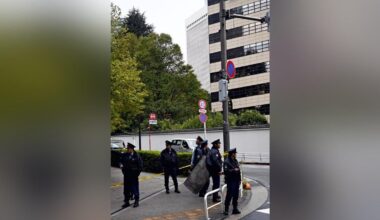 Man with knife stabbed riot police officer near US Embassy