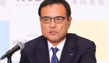 Wearing only underwear, he pressed his face against a woman's chest..." - Takeshi Niinami, a former chairman of Suntory HD, had trouble with a woman in Hawaii; attendees describe it as a "terrible night"