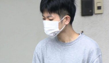 Airport security inspector was arrested on suspicion of stealing 90,000 yen in cash during a baggage inspection. Suspicious activity was caught on security camera footage, and further crimes are being investigated. The inspector admits to stealing total amount of 1.5 million yen since August