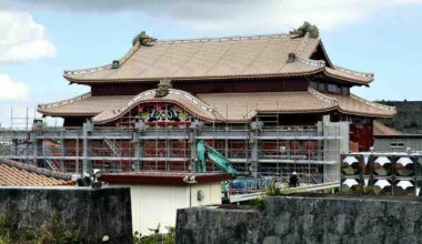 Iconic Red Exterior of Shuri Castle’s Main Hall Seen for 1st Time in 6 Years; Partial Removal of Scaffolding Allows Glimpses of Building in Mid-Restoration