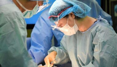 Female surgeons still taking a backseat role in complex ops