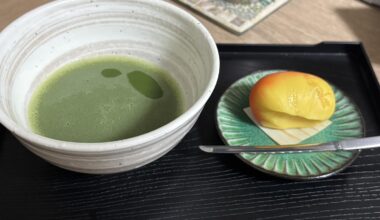 Today is the Mid-Autumn Moon Festival in Japan, so I prepared matcha tea and autumn-themed sweets.