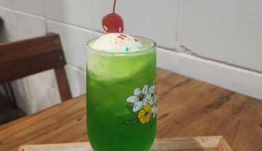 Melon soda with ice cream vs Just melon soda 🍈🥤🍦