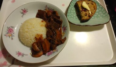 Hayashi Rice with Walnut Bread