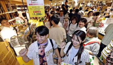 Sale Begins at Osaka Store to Celebrate Hanshin Tigers’ Central League Title Win